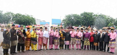 Beragam Suku Semarakkan Pawai Budaya di Bengkalis